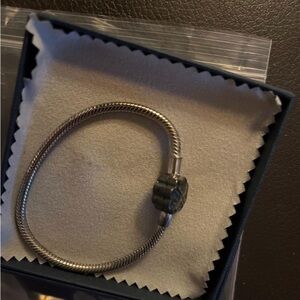 NEW 4 LEAF CLOVER SILVER PANDORA STYLE BRACELET